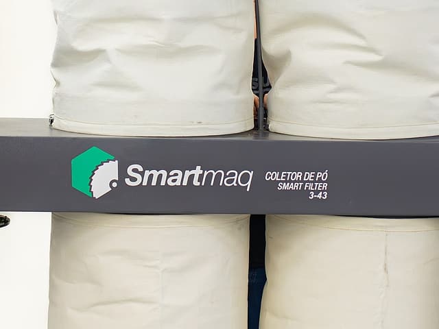 Travessa em chapa de aço do coletor Smart Filter 3-43, entre as mangas de feltro